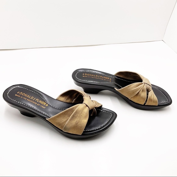 {Donald J. Pliner} Distressed Suede Con Slippers - Picture 6 of 16